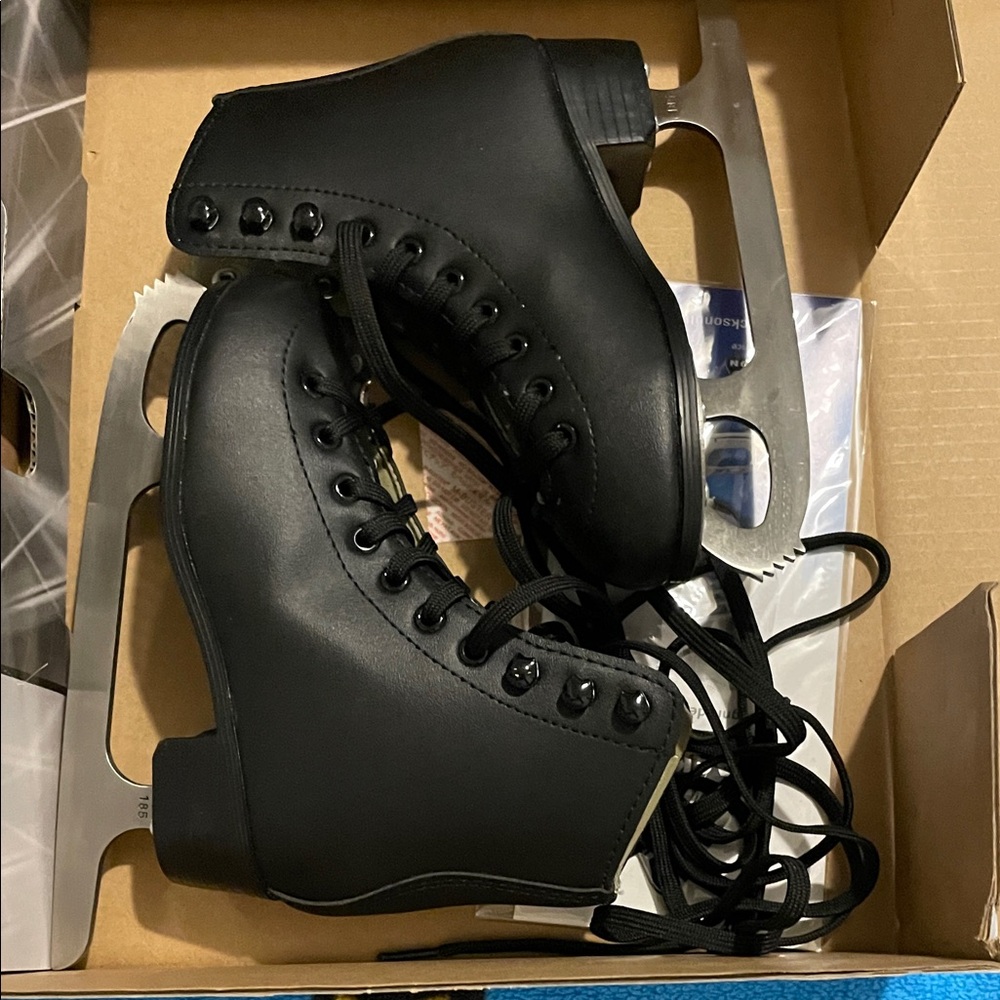 JACKSON Black Ice Skating Shoes